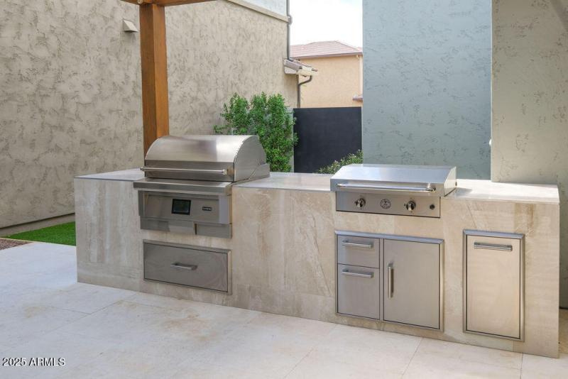 Outdoor Kitchen