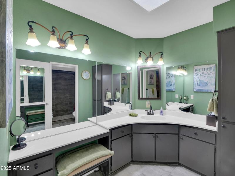 34-10825 W Caron Dr-30