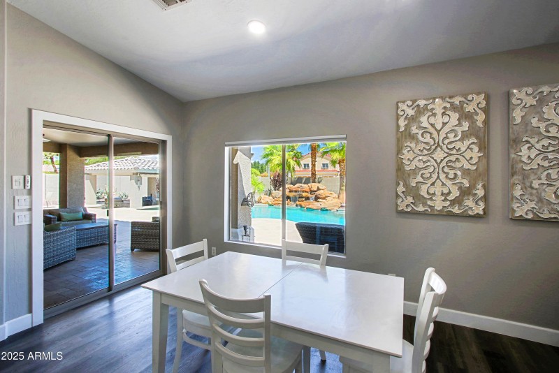 Kitchen Dining Area