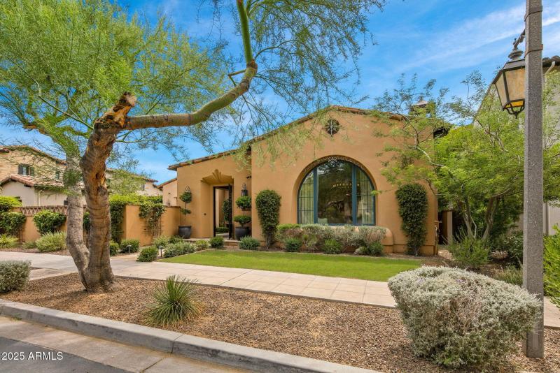 4-web-or-mls-Curbside Views