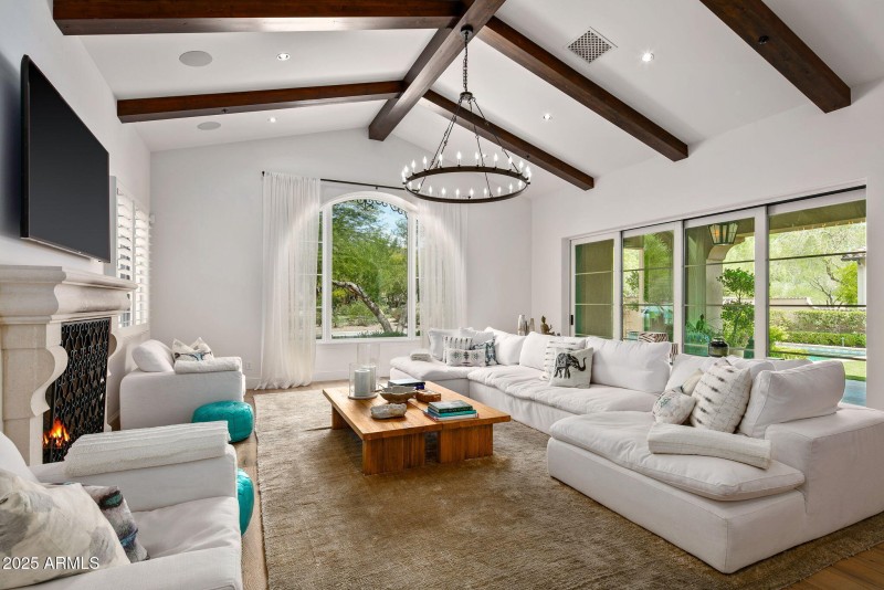 8-web-or-mls-Main Living Areas