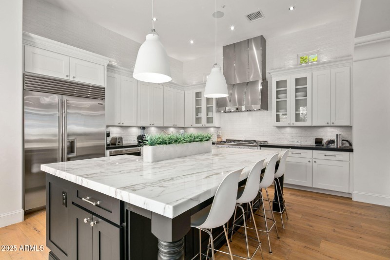 16-web-or-mls-Breakfast Counter