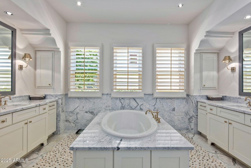 23-web-or-mls-Primary Bath