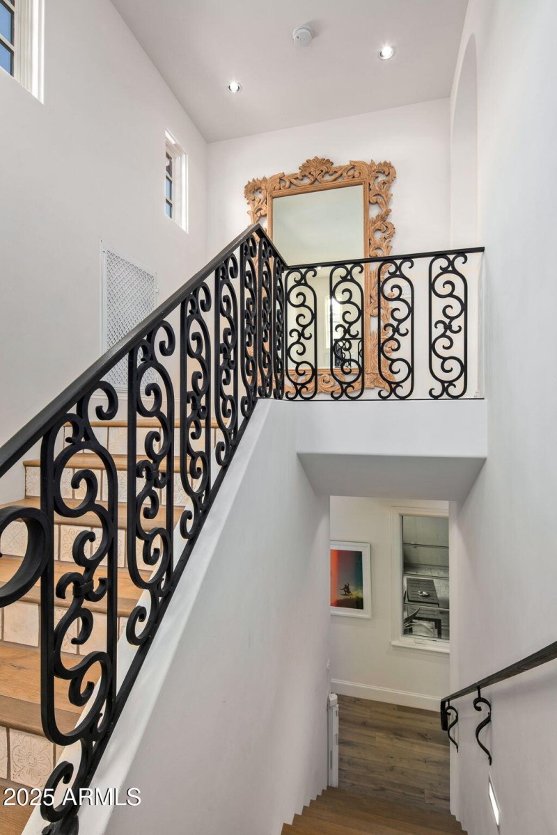 33-web-or-mls-Stairway