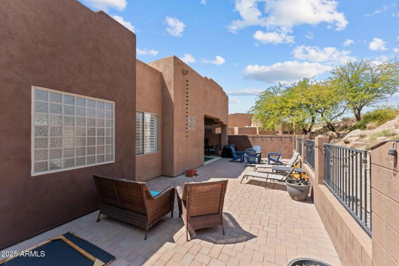 Oversized Back Yard and Patios (3)