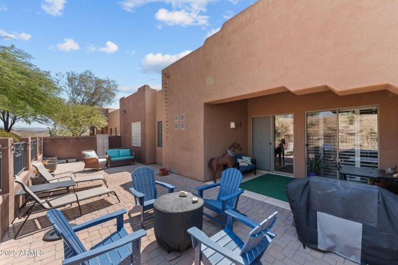 Oversized Back Yard and Patios (5)