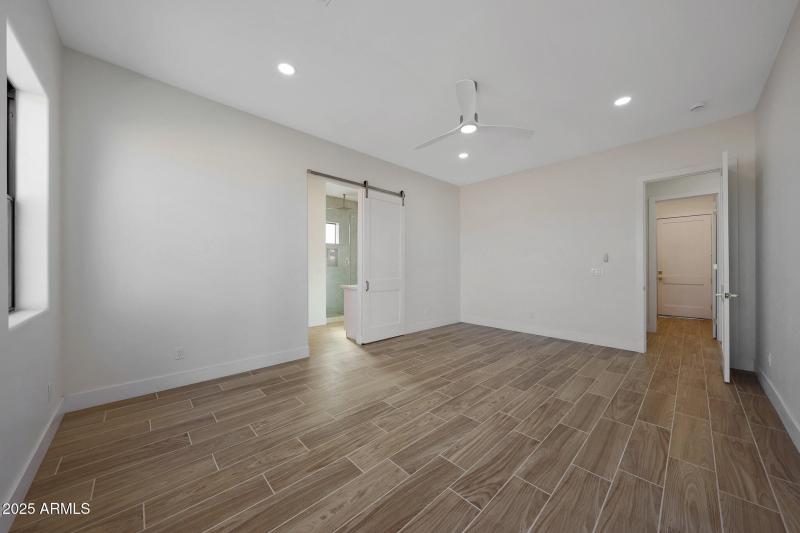 B (26) Master Bedroom