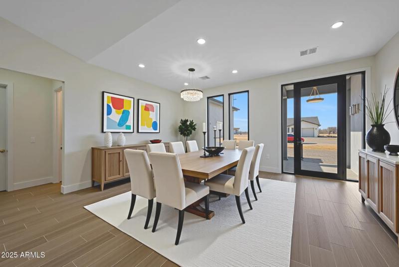 Dining (virtually staged)