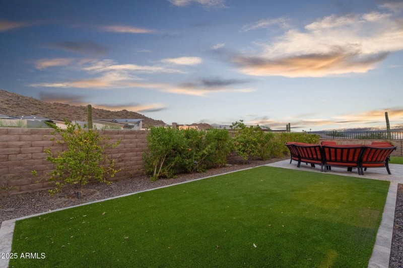 058_Side Yard