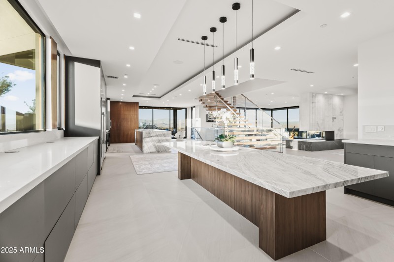 Interior (5 of 21)