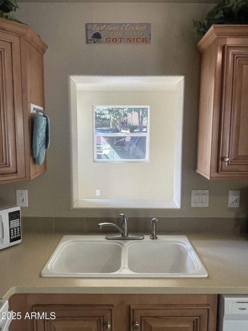 3880 Kitchen Window to FR