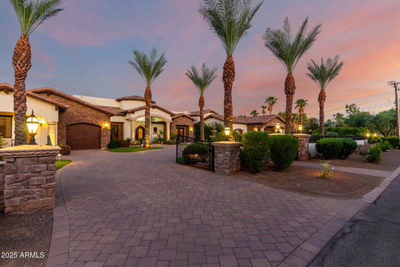 Beautiful Curb Appeal!