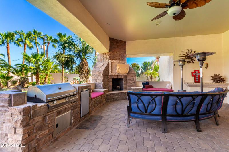 Outdoor Kitchen & Seating