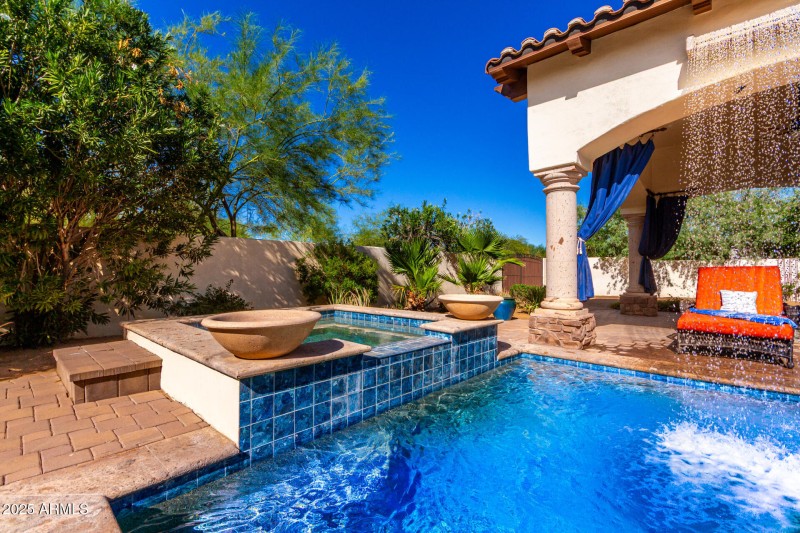 Sparkling Pool & Ramada