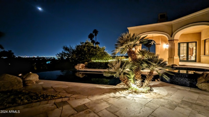 CAMELBACK MOUNTAIN HILLSIDE 1-Level Home
