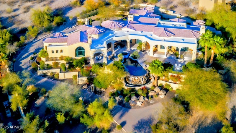 CAMELBACK MOUNTAIN HILLSIDE 1-Level Home