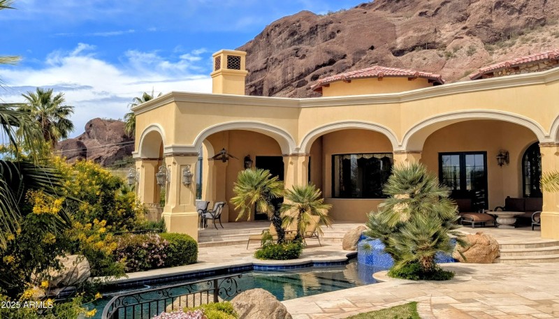 1-Level on CAMELBACK MOUNTAIN