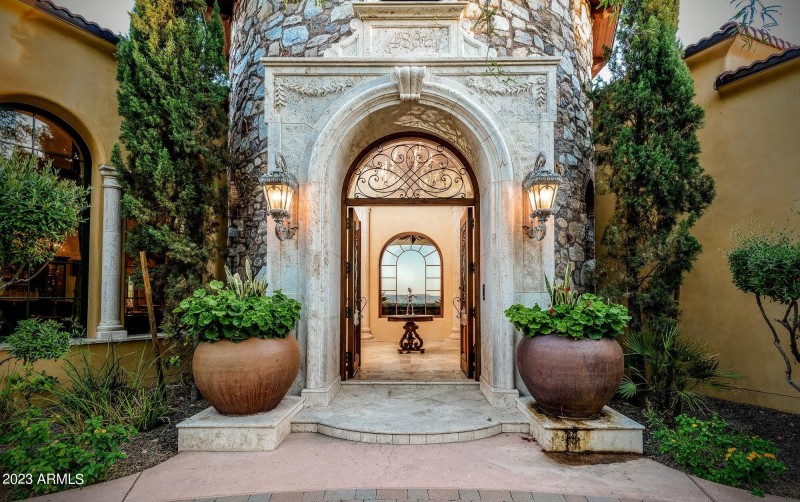 Camelback Mtn • 1-Level Home