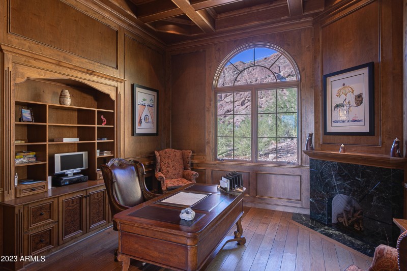 Camelback Mtn • 1-Level Home