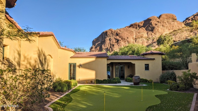 Camelback Mtn • 1-Level Home