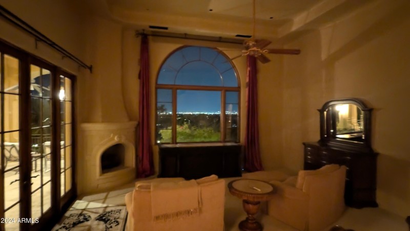 CAMELBACK MOUNTAIN HILLSIDE 1-Level Home