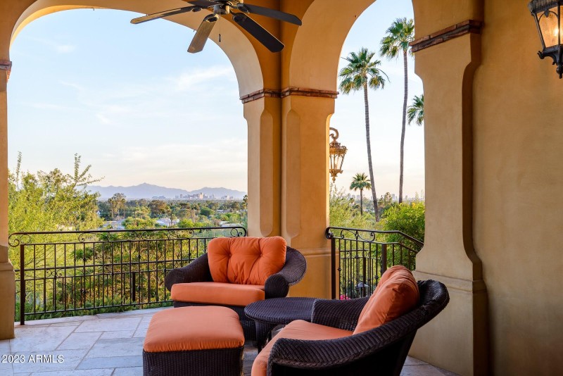 Camelback Mtn • 1-Level Home