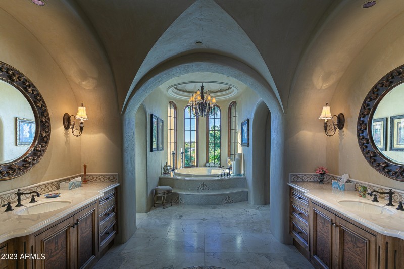 Camelback Mtn • 1-Level Home