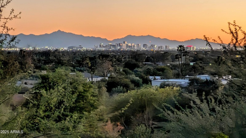 Camelback Mtn • 1-Level Home