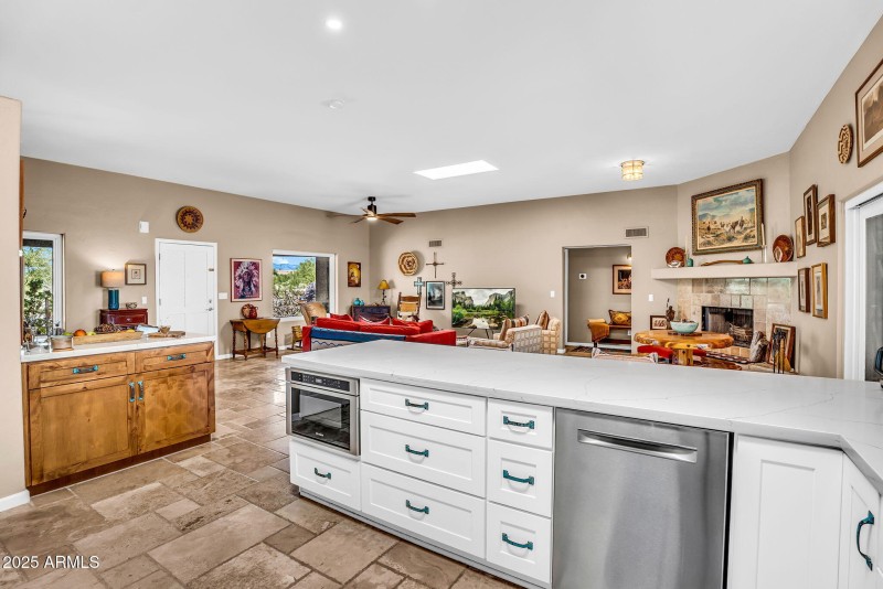 Custom Cabinets & Hardware