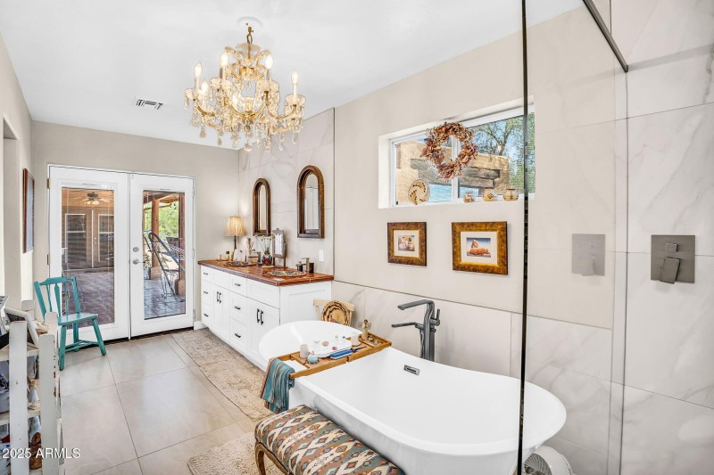 Custom sinks in primary bath