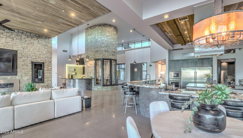 Great Rm wide toward entry