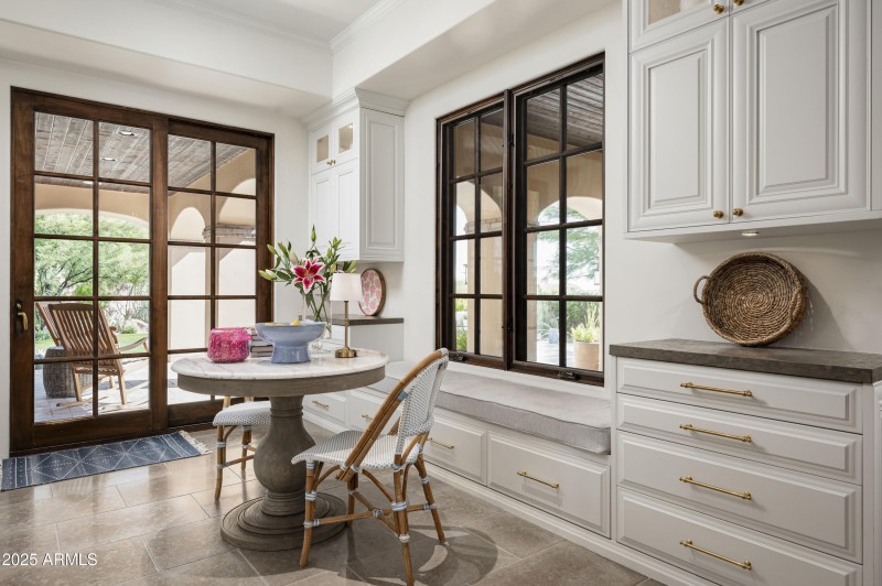 Breakfast area