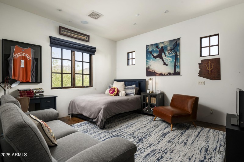 Guest bedroom 2