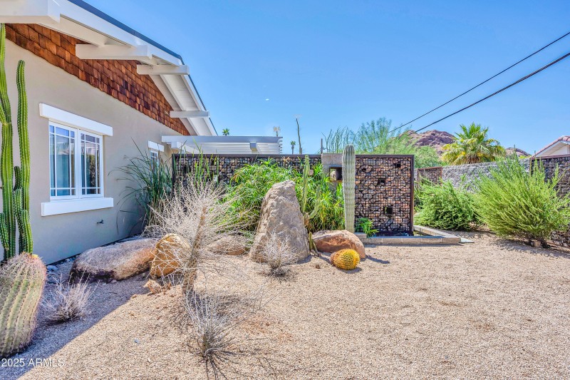 5926 E Vernon Ave-49