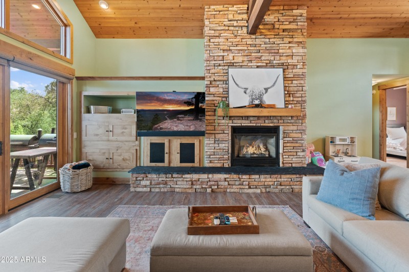 Entertainment center