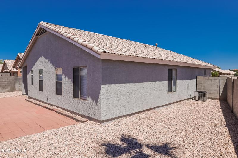 015-photo-rear-view-11247339