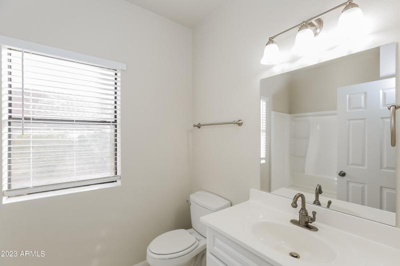 028-photo-bathroom-13364414