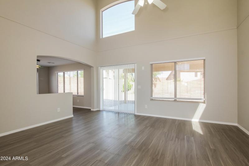 006-photo-living-room-7602742