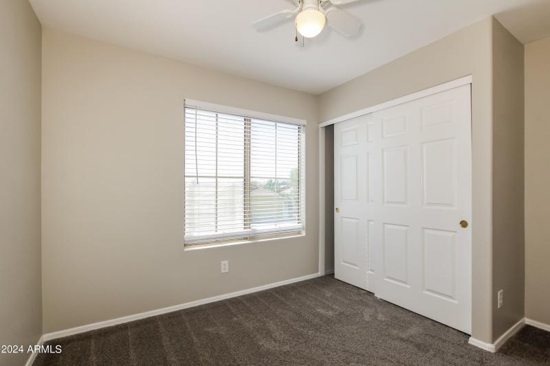 012-photo-bedroom-7602734