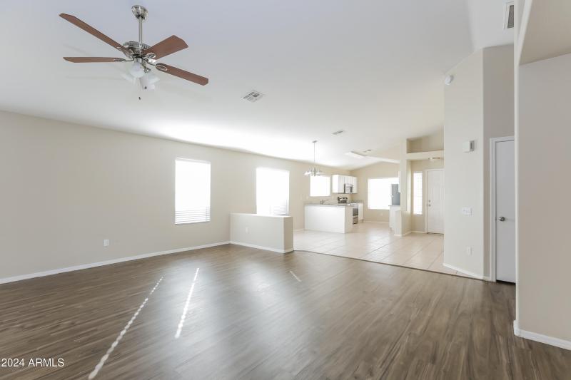 002-photo-living-room-7689765