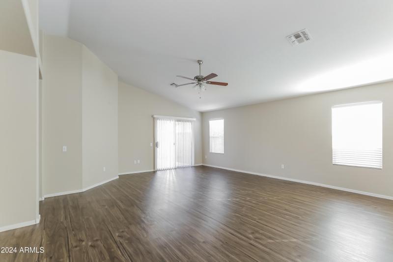 003-photo-living-room-7689770