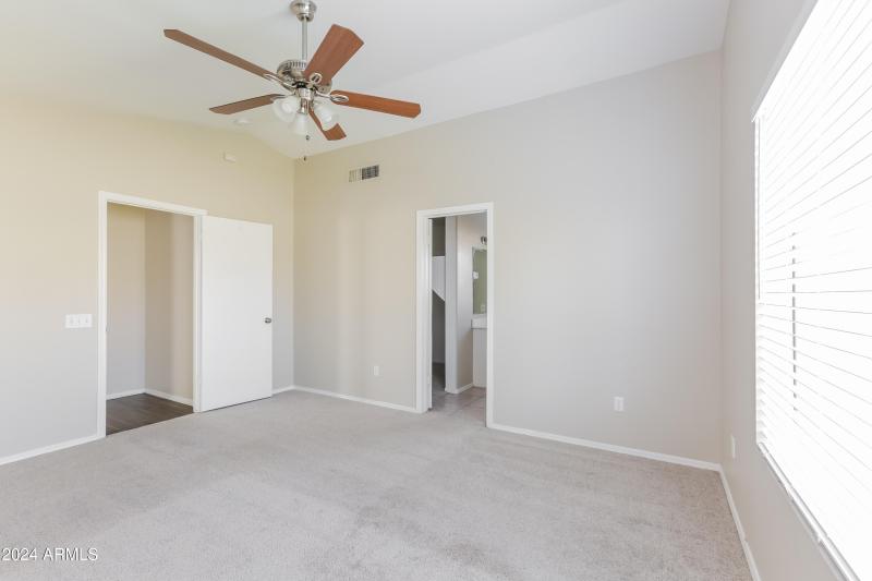 008-photo-master-bedroom-7689760