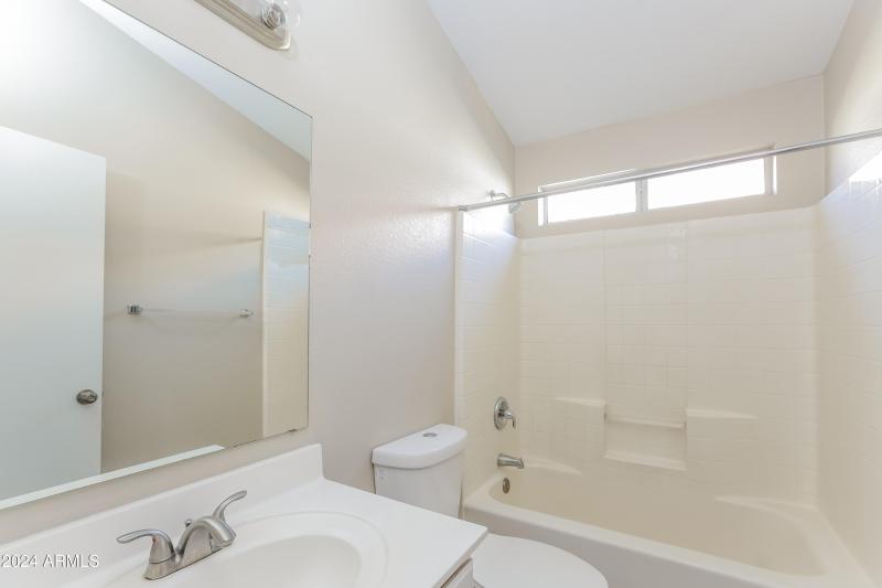 013-photo-bathroom-7689812