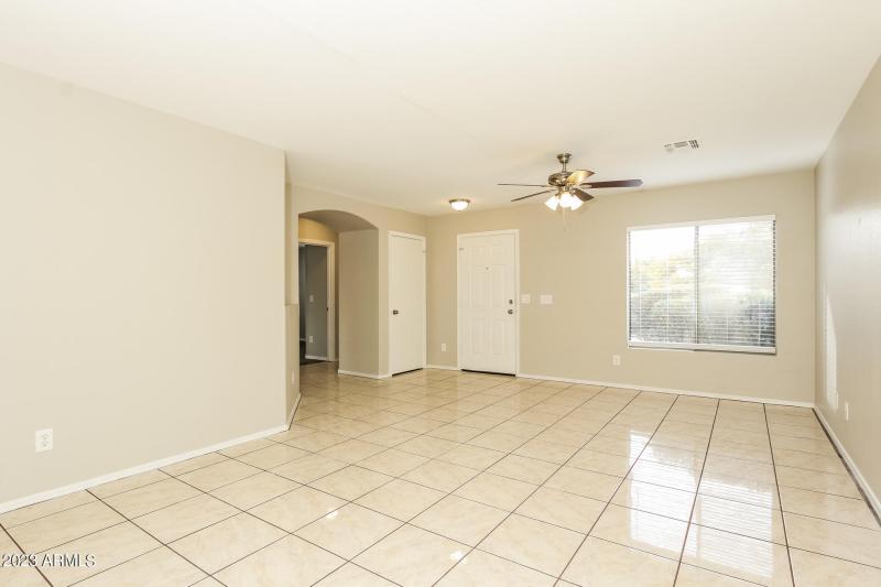 004-photo-living-room-10154937