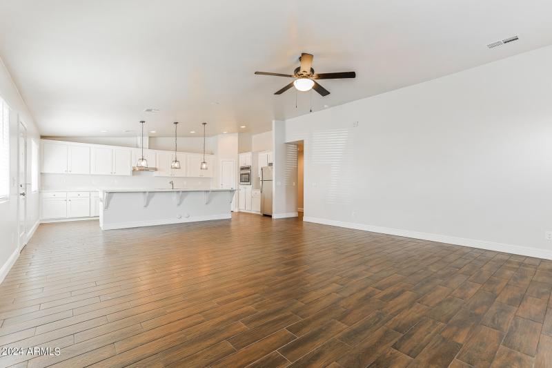 018-photo-living-room-13526075