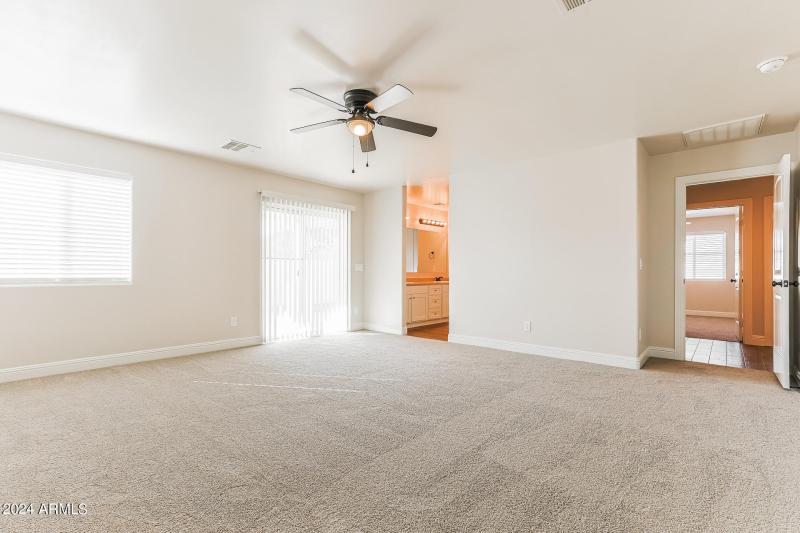 023-photo-primary-bedroom-13526067