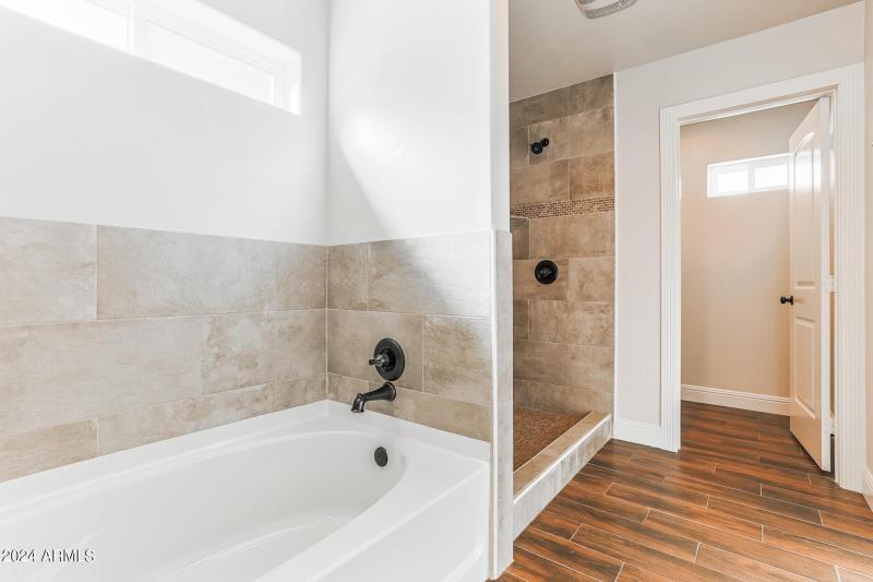 025-photo-primary-bathroom-13526070