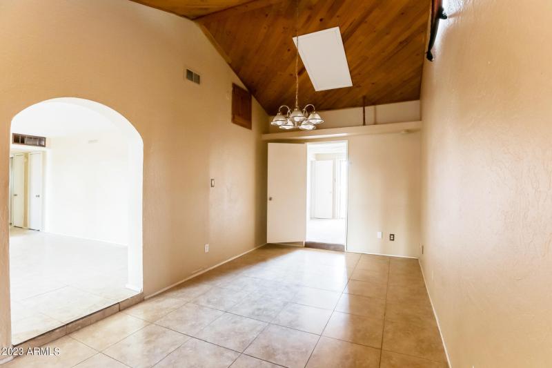 004-photo-dining-room-10941712