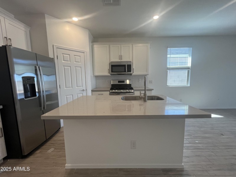 06 - Kitchen