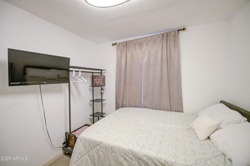 Bedrooom 2-pic 2